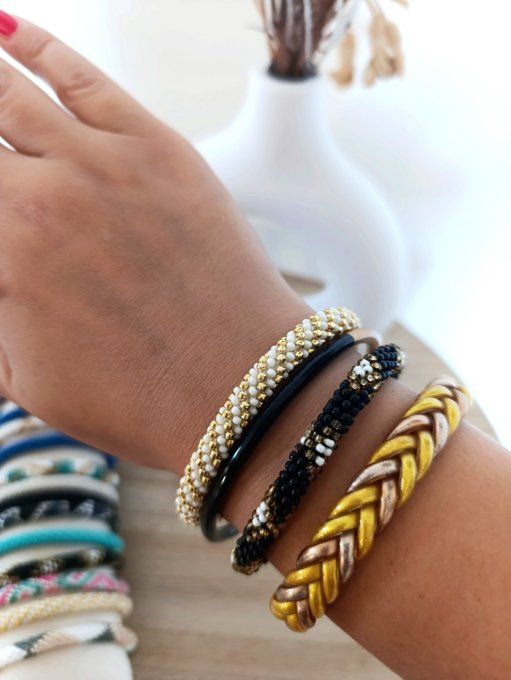 Bracelets népalais tendances - 15 modèles proposées - Fabrication artisanale