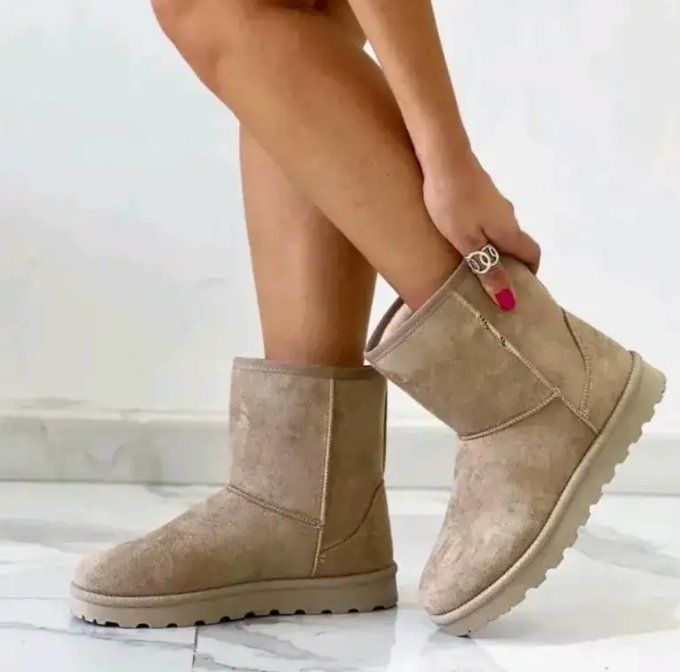 Bottes beige fourrées style Ugg