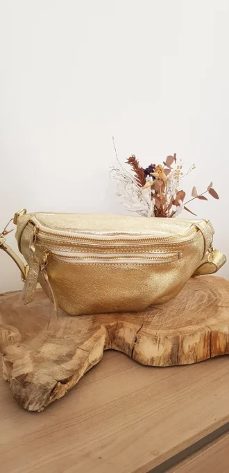 Sac Banane doré tendance cuir métallisé pochette zippée sur le devant