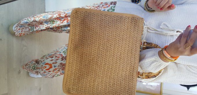 Sac tendance beaux jours en raphia camel avec anses bois style bambou 