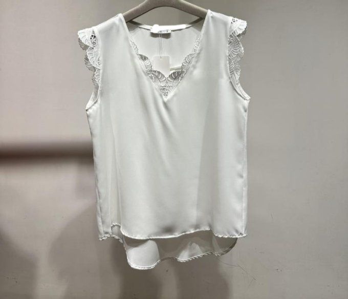 Blouse blanche élégante. Taille 38 40 0U 42