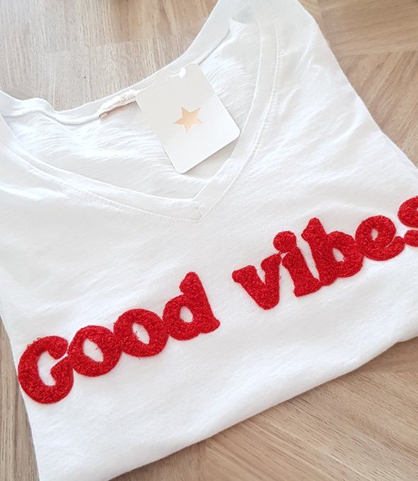 Tee shirt inscription Good Vibes jusqu'à la taille 42