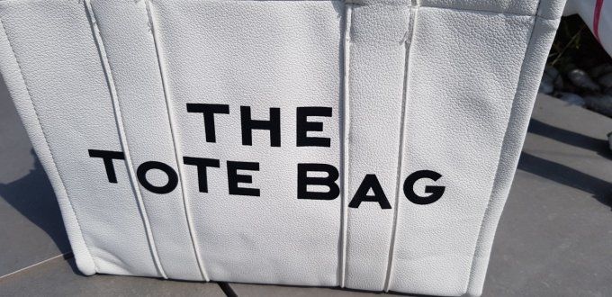 Sac inscription the tote bag simili cuir Blanc 