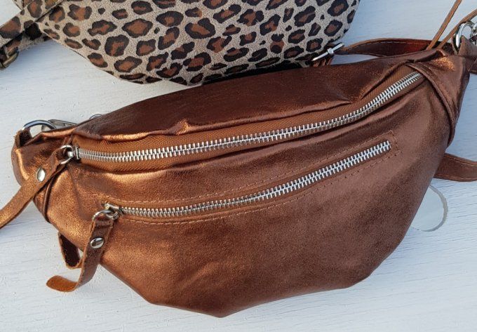 Sac banane en cuir brillant véritable coloris  Rouille 