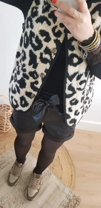 Gilet sans manches effet moumoute imprimé leopard