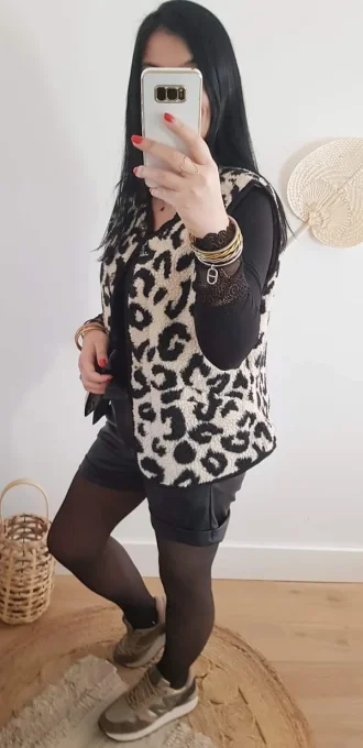 Gilet sans manches effet moumoute imprimé leopard