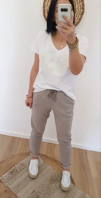 Tee shirt tendance blanc tête de Mickey effet broderie anglaise 