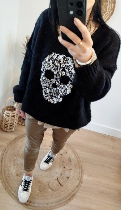 Pull tête de mort beige ou noir