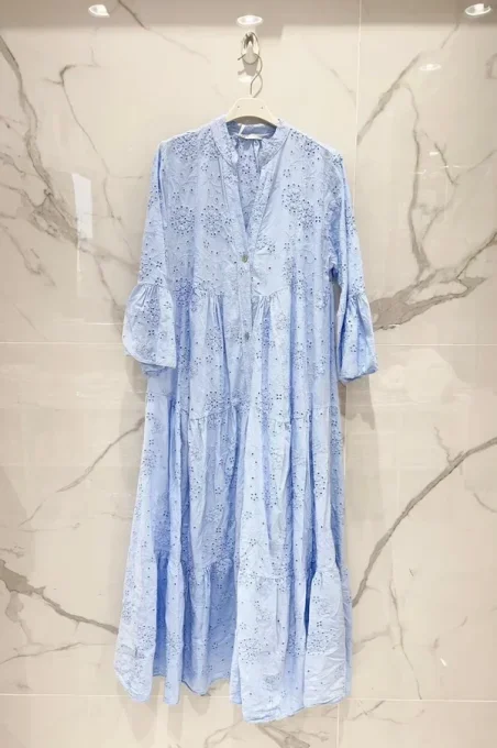 Robe longue bleu ciel broderie anglaise Carla Giannini - Copie