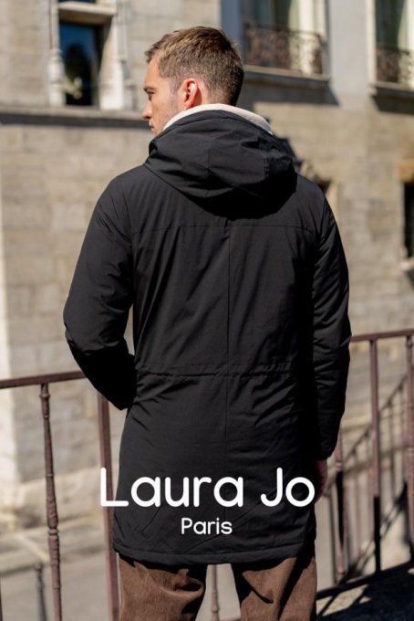 Parka noire fourrée fausse fourrure plus q'un M